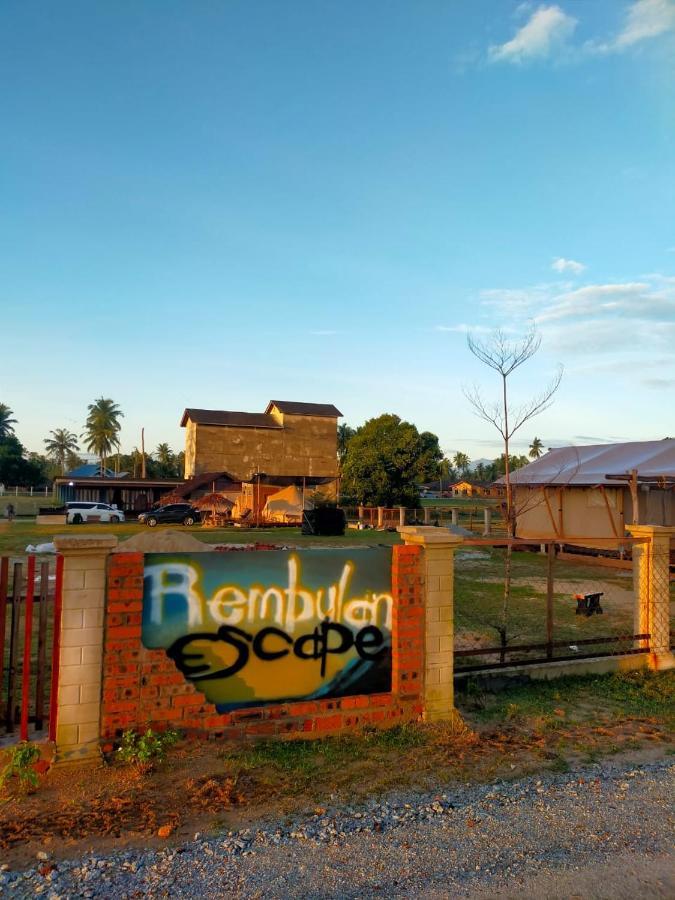 Rembulan Escape Bell Tent 2 캄풍 페나릭 외부 사진