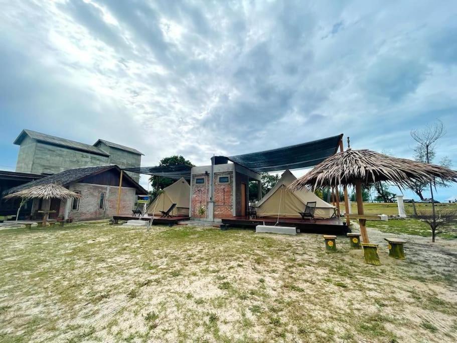 Rembulan Escape Bell Tent 2 캄풍 페나릭 외부 사진