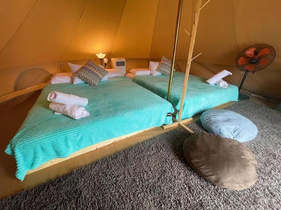 Rembulan Escape Bell Tent 2 캄풍 페나릭 외부 사진