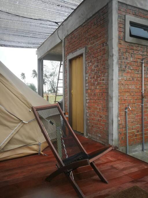 Rembulan Escape Bell Tent 2 캄풍 페나릭 외부 사진