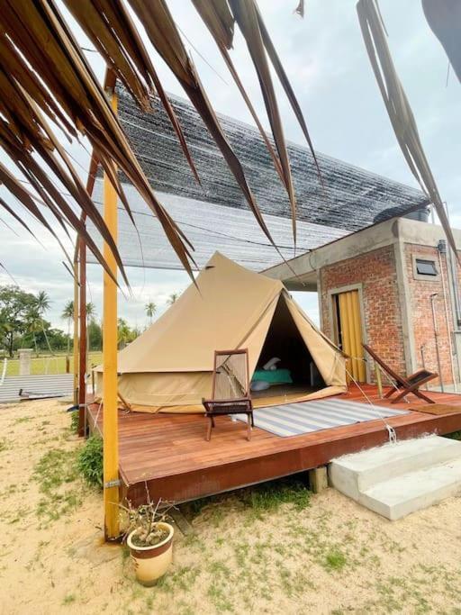 Rembulan Escape Bell Tent 2 캄풍 페나릭 외부 사진